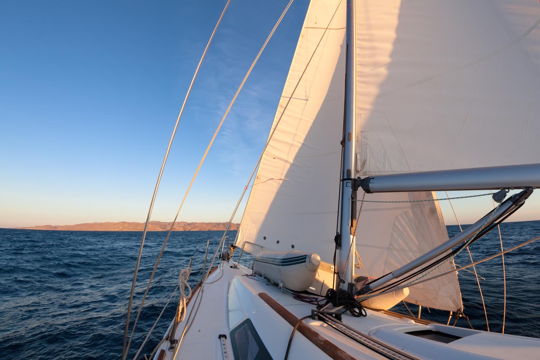 How To Sail A Boat - Lessons in Sailing
