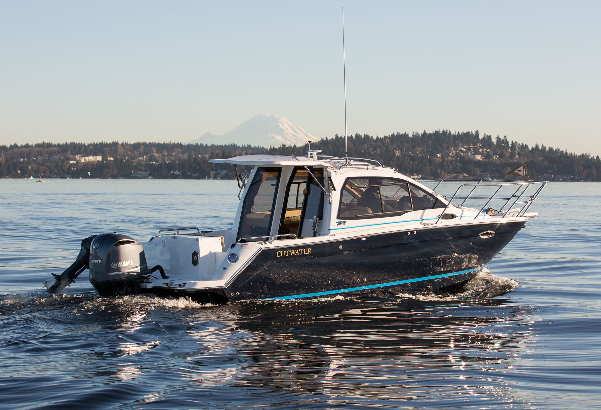 Cutwater C-24 Coupe Boat