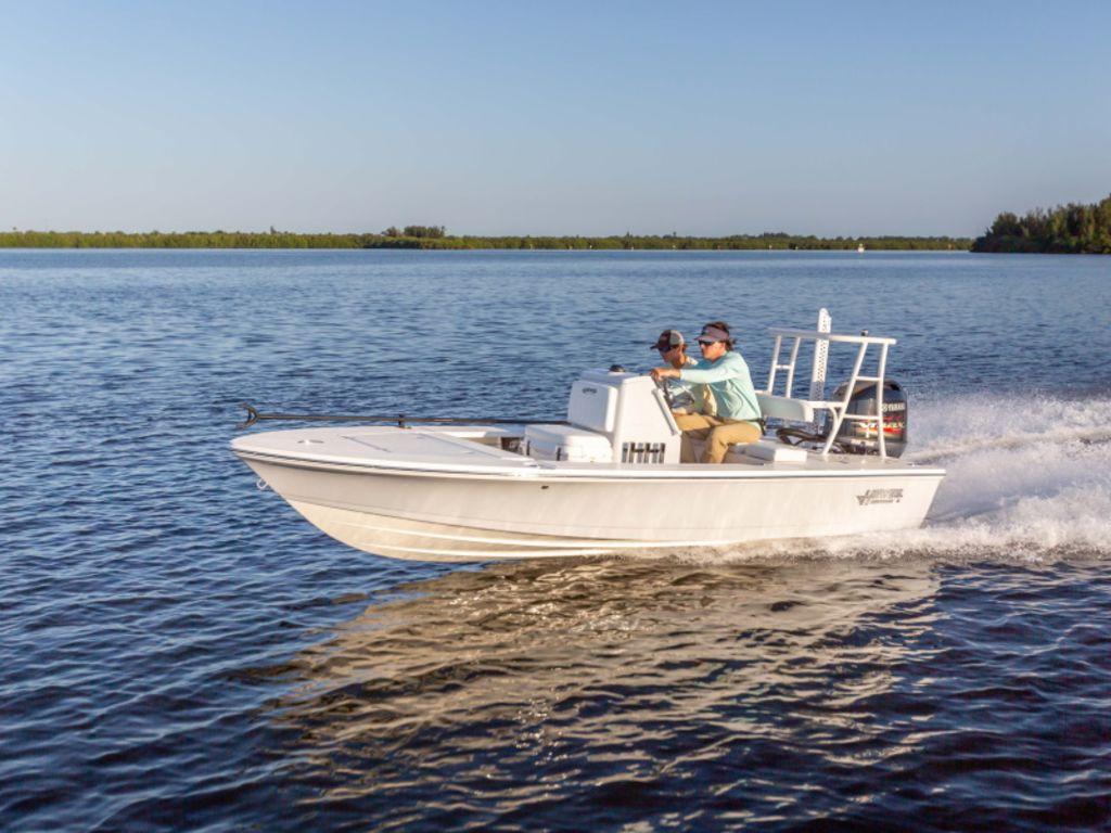 Hewes Redfisher 16 Boat