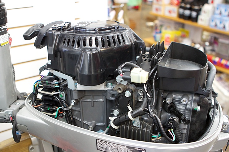 A photo of an outboard engine with its cover off.