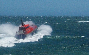 A pilot boat charges ino the teeth of the Fremantle Doctor in western Australia. Photo courtesy of WikiMedia Commons.