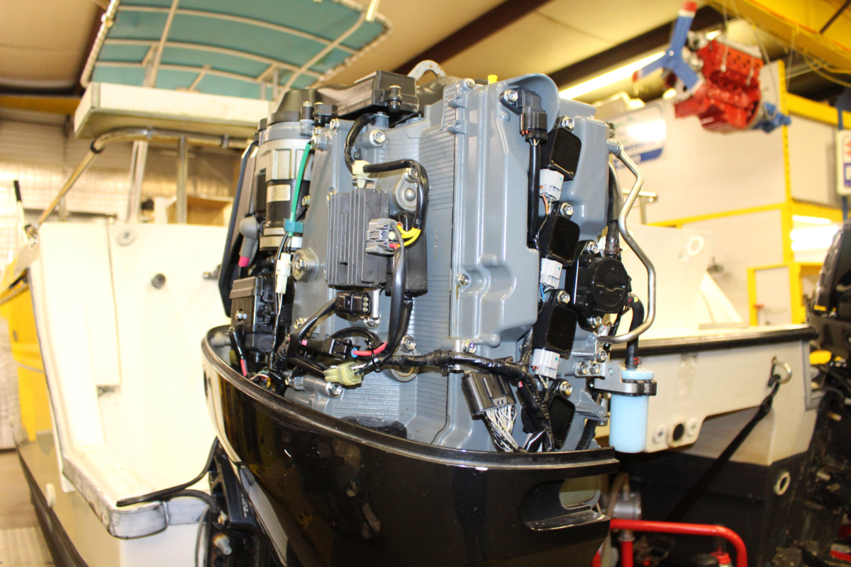 outboard engine with the cowl off