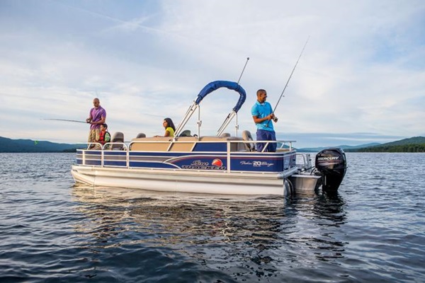 This Sun Tracker Fishin' Barge 20 DLX has rod holder, livewells, fishing chairs, and more. Just add fish.