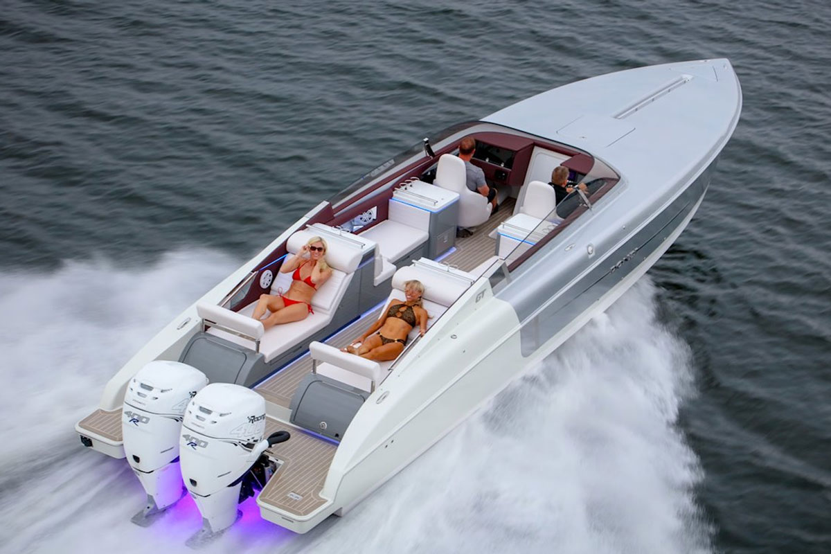 High-Performance Speed Boats: The Ultima...